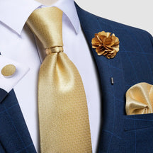 Gravata Marcanzzi Fortuna MZ451 com broche e anel exclusivos, acabamento premium e design sofisticado para elegância e destaque masculino.