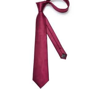 Gravata Marcanzzi Fortuna MZ451 com broche e anel exclusivos, acabamento premium e design sofisticado para elegância e destaque masculino.