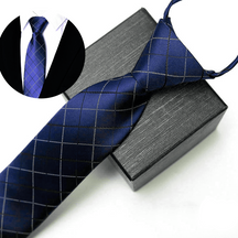 Gravata Marcanzzi Lumière MZ456 com design moderno e tecido de alta qualidade para elegância, charme e distinção em visuais masculinos.