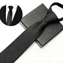 Gravata Marcanzzi Lumière MZ456 com design moderno e tecido de alta qualidade para elegância, charme e distinção em visuais masculinos.