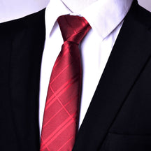 Gravata Marcanzzi Lumière MZ456 com design moderno e tecido de alta qualidade para elegância, charme e distinção em visuais masculinos.