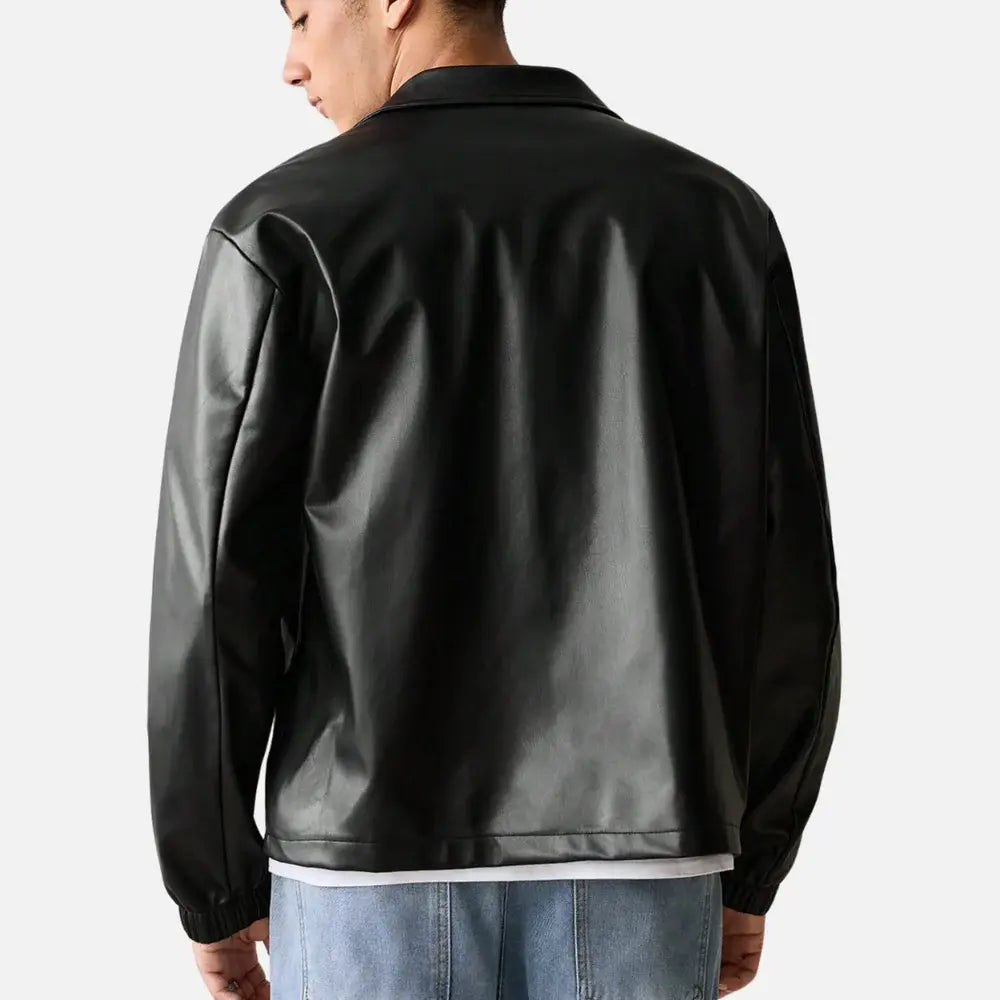 Jaqueta de Couro Masculina Marcanzzi MZ028: estilo contemporâneo, material sintético premium, design slim fit, zíper metálico, bolsos funcionais.