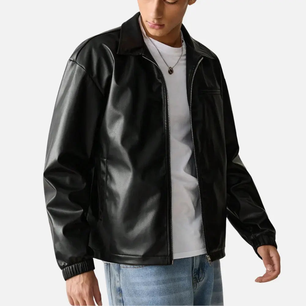 Jaqueta de Couro Masculina Marcanzzi MZ028: estilo contemporâneo, material sintético premium, design slim fit, zíper metálico, bolsos funcionais.