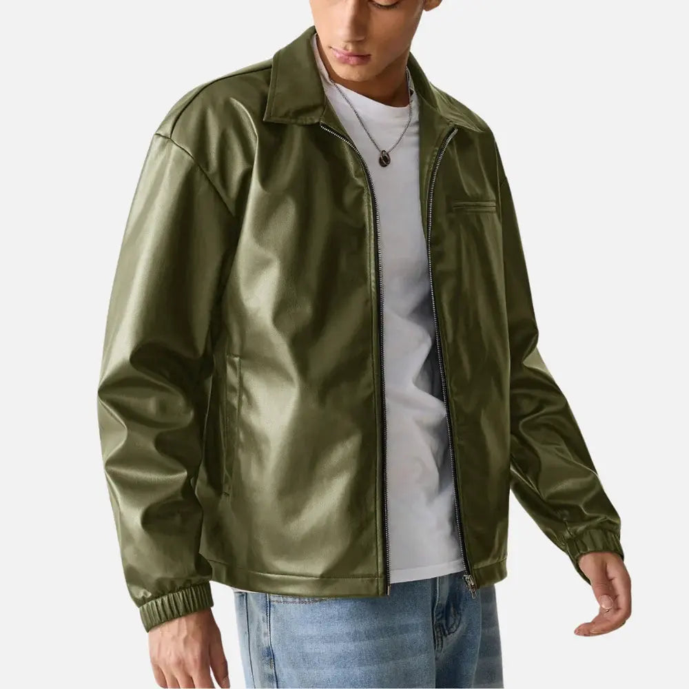 Jaqueta de Couro Masculina Marcanzzi MZ028: estilo contemporâneo, material sintético premium, design slim fit, zíper metálico, bolsos funcionais.