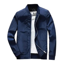 Jaqueta Impermeável Masculina Marcanzzi MZ029: resistente a 1400mm de água, forro térmico até -8ºC, design versátil, zíper, ideal para frio e chuva.