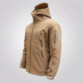 Jaqueta Impermeável Masculina Marcanzzi MZ165 com design moderno, acabamento sofisticado e tecido resistente à chuva para conforto e estilo em qualquer ocasião.