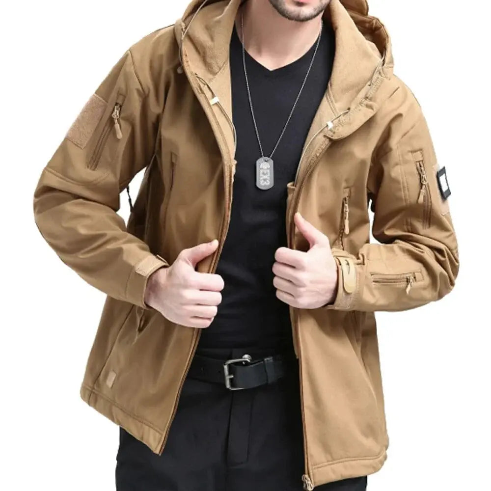 Jaqueta Impermeável Masculina Marcanzzi MZ165 com design moderno, acabamento sofisticado e tecido resistente à chuva para conforto e estilo em qualquer ocasião.