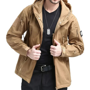 Jaqueta Impermeável Masculina Marcanzzi MZ165 com design moderno, acabamento sofisticado e tecido resistente à chuva para conforto e estilo em qualquer ocasião.