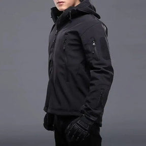 Jaqueta Impermeável Masculina Marcanzzi MZ165 com design moderno, acabamento sofisticado e tecido resistente à chuva para conforto e estilo em qualquer ocasião.
