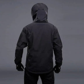 Jaqueta Impermeável Masculina Marcanzzi MZ165 com design moderno, acabamento sofisticado e tecido resistente à chuva para conforto e estilo em qualquer ocasião.