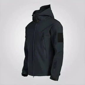 Jaqueta Impermeável Masculina Marcanzzi MZ165 com design moderno, acabamento sofisticado e tecido resistente à chuva para conforto e estilo em qualquer ocasião.