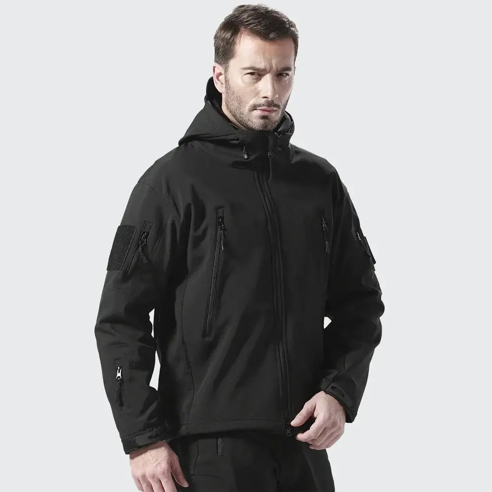 Jaqueta Impermeável Masculina Marcanzzi MZ165 com design moderno, acabamento sofisticado e tecido resistente à chuva para conforto e estilo em qualquer ocasião.