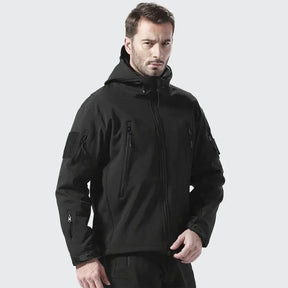 Jaqueta Impermeável Masculina Marcanzzi MZ165 com design moderno, acabamento sofisticado e tecido resistente à chuva para conforto e estilo em qualquer ocasião.