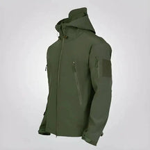 Jaqueta Impermeável Masculina Marcanzzi MZ165 com design moderno, acabamento sofisticado e tecido resistente à chuva para conforto e estilo em qualquer ocasião.