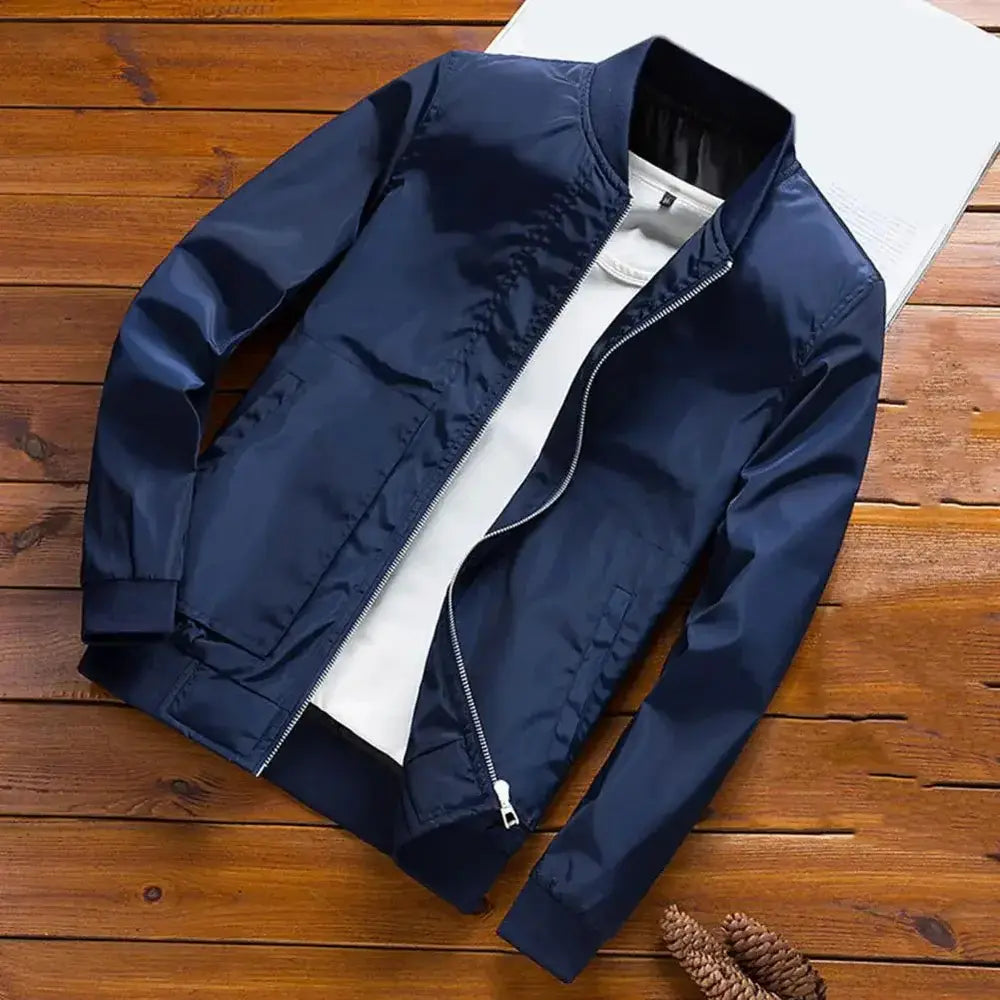 Jaqueta Impermeável Masculina Marcanzzi MZ173 em poliéster resistente, interior térmico, zíper de alumínio e proteção contra frio, vento e chuva.