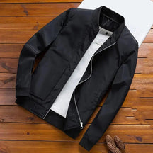 Jaqueta Impermeável Masculina Marcanzzi MZ173 em poliéster resistente, interior térmico, zíper de alumínio e proteção contra frio, vento e chuva.