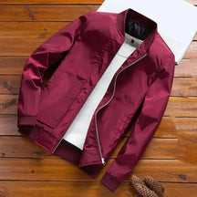 Jaqueta Impermeável Masculina Marcanzzi MZ173 em poliéster resistente, interior térmico, zíper de alumínio e proteção contra frio, vento e chuva.