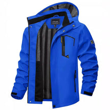 Jaqueta Impermeável Masculina Marcanzzi MZ323 com design moderno, tecido impermeável e respirável, caimento ergonômico e conforto leve para dias chuvosos.