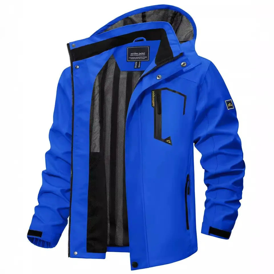 Jaqueta Impermeável Masculina Marcanzzi MZ323 com design moderno, tecido impermeável e respirável, caimento ergonômico e conforto leve para dias chuvosos.