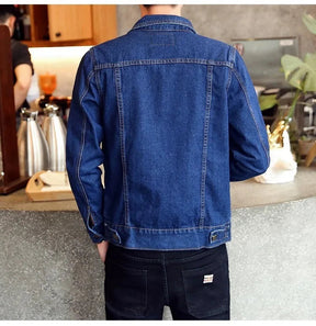 Jaqueta Jeans Masculina Casual Marcanzzi MZ159 em denim premium, resistente, versátil e confortável, perfeita para looks casuais ou combinações mais sofisticadas.