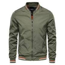 Jaqueta Masculina Casual Marcanzzi MZ146 com design moderno, interior macio, tecido impermeável e resistente para conforto, elegância e praticidade no dia a dia.