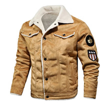 Jaqueta Masculina de Couro Marcanzzi Harbe MZ119 feita em couro legítimo, com interior em veludo e costuras reforçadas para elegância e durabilidade.