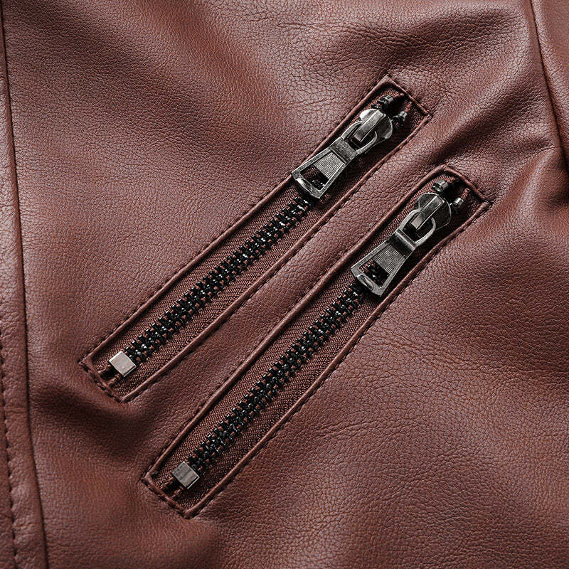 Jaqueta Masculina de Couro Original Marcanzzi MZ125 em couro legítimo, com capuz removível, costuras reforçadas e interior macio para durabilidade e elegância.