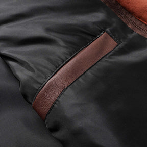 Jaqueta Masculina de Couro Original Marcanzzi MZ125 em couro legítimo, com capuz removível, costuras reforçadas e interior macio para durabilidade e elegância.