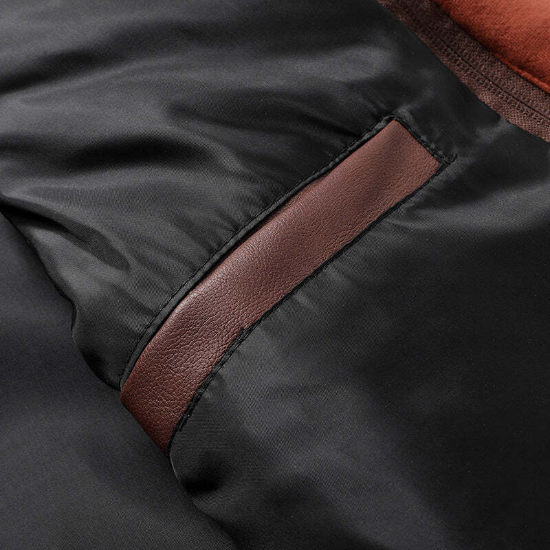 Jaqueta Masculina de Couro Original Marcanzzi MZ125 em couro legítimo, com capuz removível, costuras reforçadas e interior macio para durabilidade e elegância.