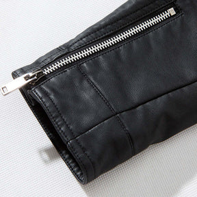 Jaqueta Masculina de Couro Marcanzzi Classic MZ117 feita em couro genuíno, com costuras reforçadas, interior macio e design sofisticado para dias frios.