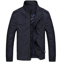 Jaqueta Masculina Forrada North Marcanzzi MZ208 feita em materiais de alta qualidade, com forro aconchegante e design sofisticado para dias frios.