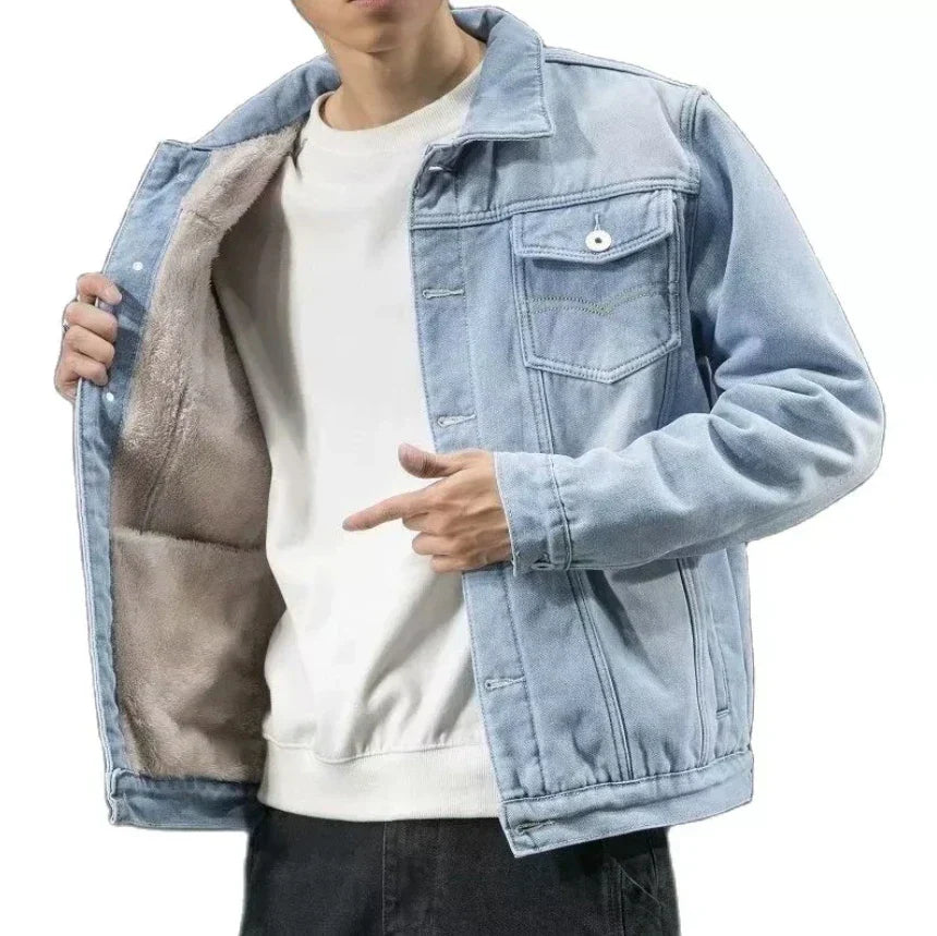 Jaqueta Masculina Jeans Acolchoado Marcanzzi MZ031: estilo clássico, conforto térmico, design versátil, modelagem estruturada, bolsos funcionais.