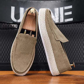 Mocassim Masculino Casual Marcanzzi MZ302 em materiais de alta qualidade, com solado flexível e acabamento refinado para elegância e praticidade.
