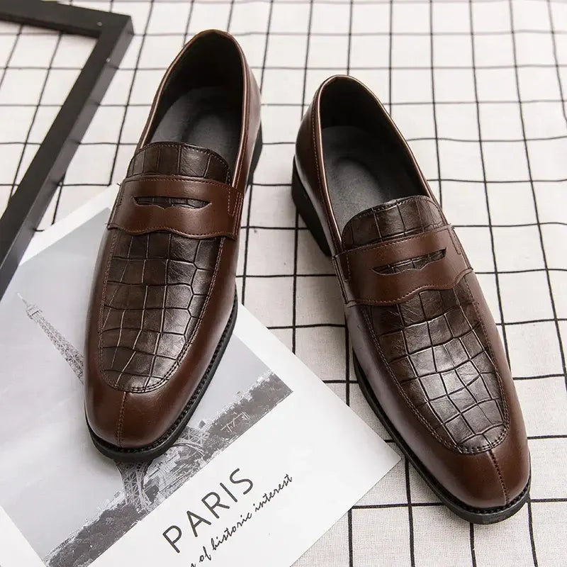 Mocassim Masculino de Couro Marcanzzi MZ300 com acabamento artesanal, palmilha macia e solado flexível para elegância e conforto diário.