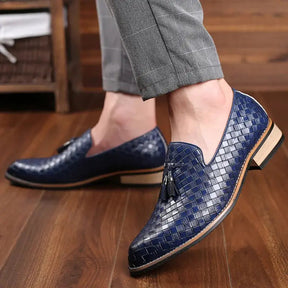Mocassim Masculino de Couro Oxford Marcanzzi MZ307: conforto, estilo e durabilidade para ocasiões casuais ou formais. Palmilha acolchoada e solado flexível.