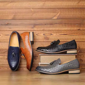 Mocassim Masculino de Couro Oxford Marcanzzi MZ307: conforto, estilo e durabilidade para ocasiões casuais ou formais. Palmilha acolchoada e solado flexível.