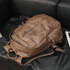 Mochila Executiva em Couro Marcanzzi Amsterdam MZ073 com visual elegante, organização funcional e acabamento premium para rotina profissional.