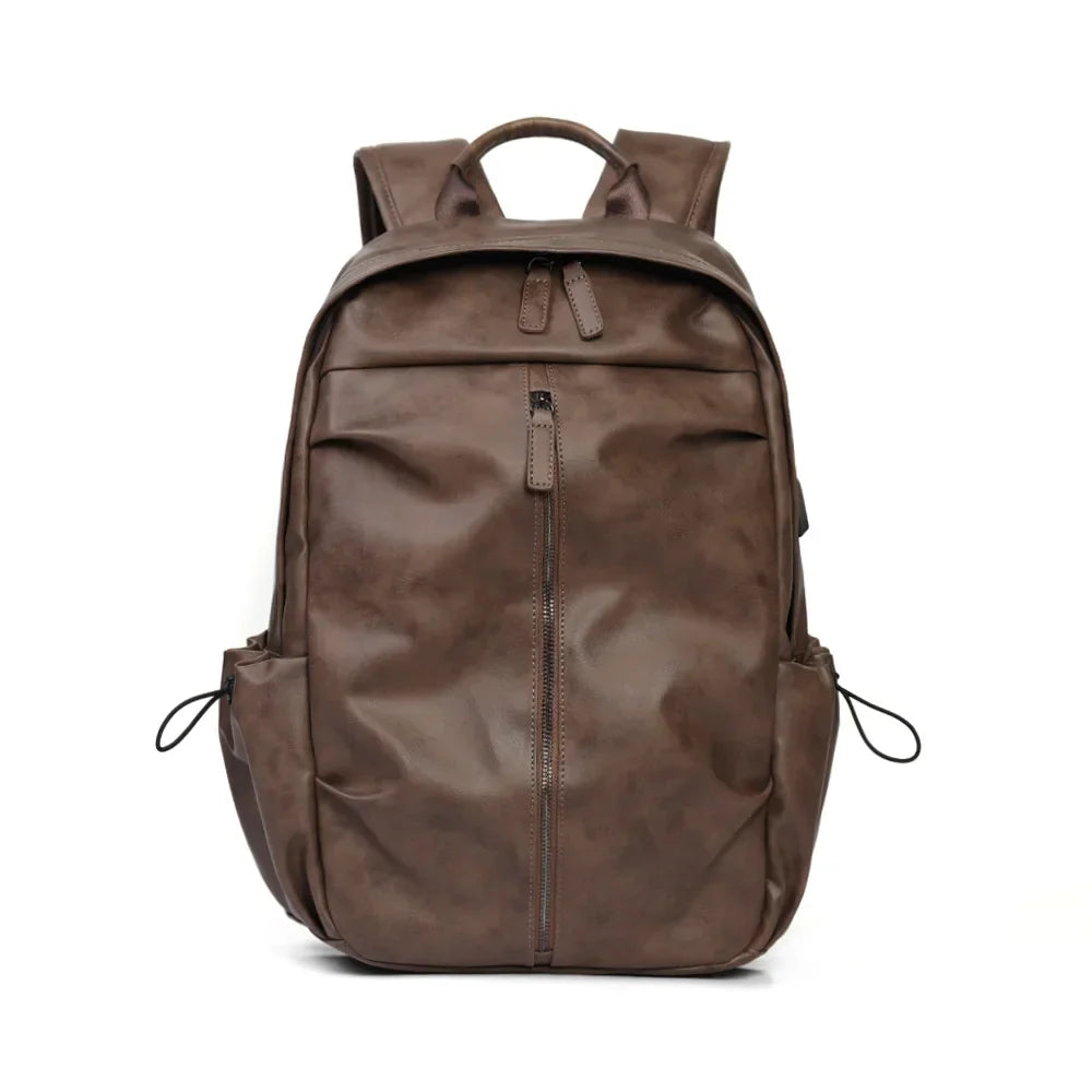 Mochila Executiva em Couro Marcanzzi Amsterdam MZ073 com visual elegante, organização funcional e acabamento premium para rotina profissional.