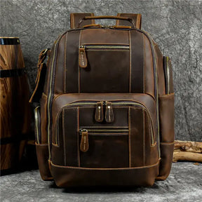 Mochila Executiva em Couro Marcanzzi Retrô MZ071, elegante e funcional, com compartimentos ideais para o dia a dia executivo moderno.