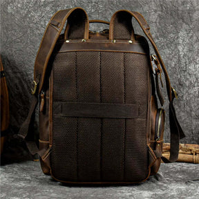 Mochila Executiva em Couro Marcanzzi Retrô MZ071, elegante e funcional, com compartimentos ideais para o dia a dia executivo moderno.