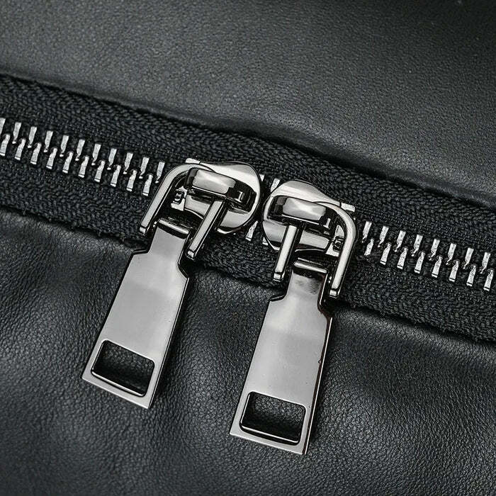 Mochila Executiva em Couro Marcanzzi Retrô MZ071, elegante e funcional, com compartimentos ideais para o dia a dia executivo moderno.