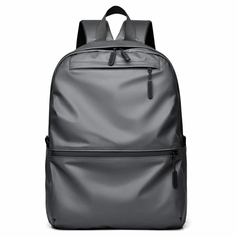 Mochila Executiva Marcanzzi MZ065 confeccionada em material impermeável com compartimento para notebook 15” e espaço para documentos e acessórios pessoais