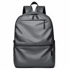 Mochila Executiva Marcanzzi MZ065 confeccionada em material impermeável com compartimento para notebook 15” e espaço para documentos e acessórios pessoais