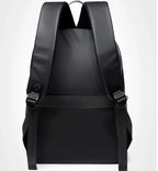 Mochila Executiva Marcanzzi MZ065 confeccionada em material impermeável com compartimento para notebook 15” e espaço para documentos e acessórios pessoais