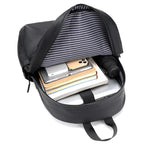 Mochila Executiva Marcanzzi MZ065 confeccionada em material impermeável com compartimento para notebook 15” e espaço para documentos e acessórios pessoais
