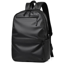 Mochila Executiva Marcanzzi MZ065 confeccionada em material impermeável com compartimento para notebook 15” e espaço para documentos e acessórios pessoais