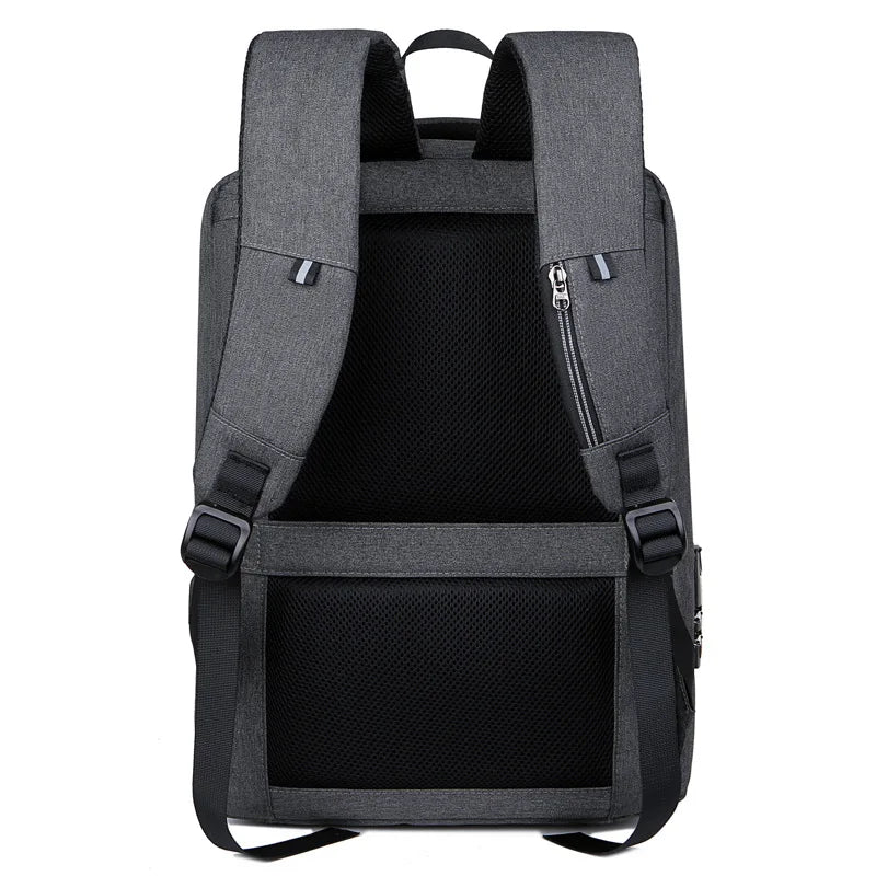 Mochila Executiva Marcanzzi MZ067, notebook 15", impermeável, com porta USB, trava TSA e acabamento premium para profissionais modernos.