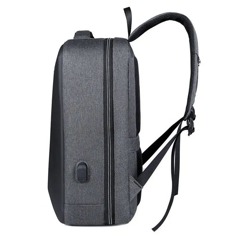 Mochila Executiva Marcanzzi MZ067, notebook 15", impermeável, com porta USB, trava TSA e acabamento premium para profissionais modernos.