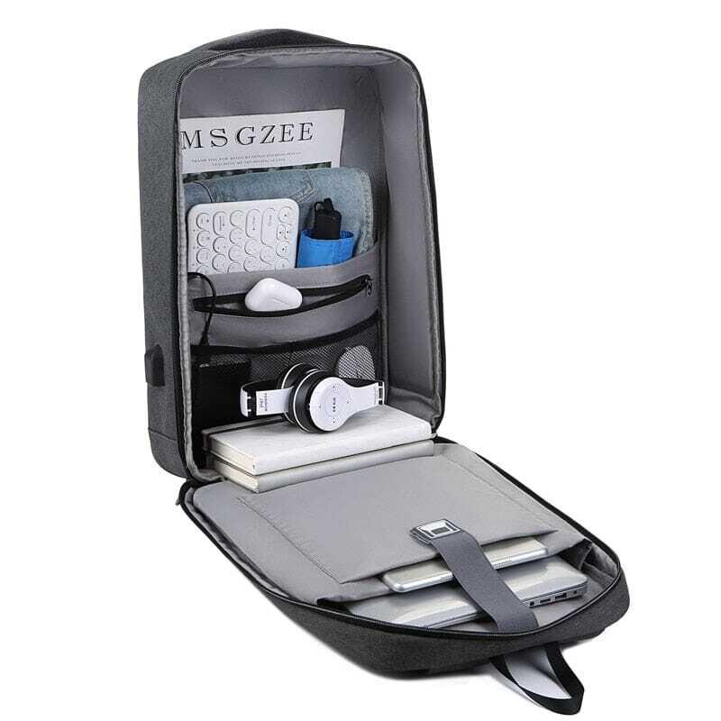Mochila Executiva Marcanzzi MZ067, notebook 15", impermeável, com porta USB, trava TSA e acabamento premium para profissionais modernos.