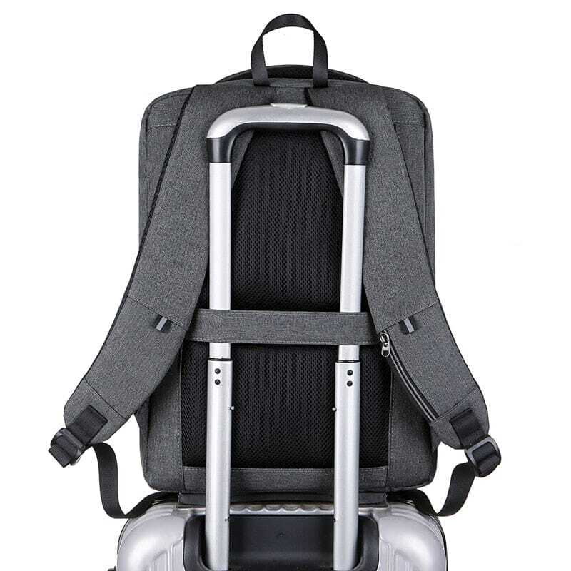 Mochila Executiva Marcanzzi MZ067, notebook 15", impermeável, com porta USB, trava TSA e acabamento premium para profissionais modernos.